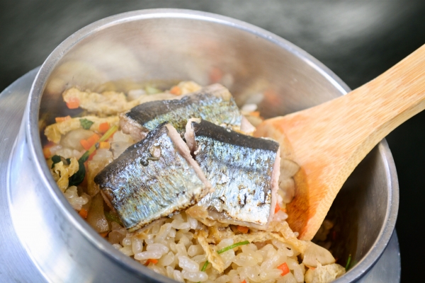秋刀魚と山椒の釜めし