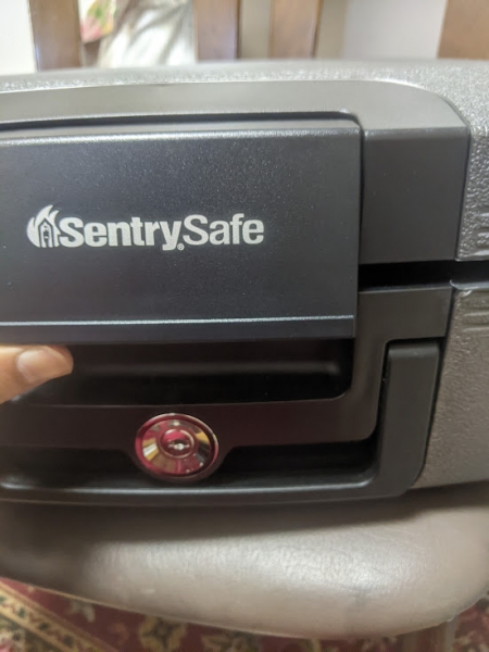 手提げ金庫　解錠　Sentry　Safe