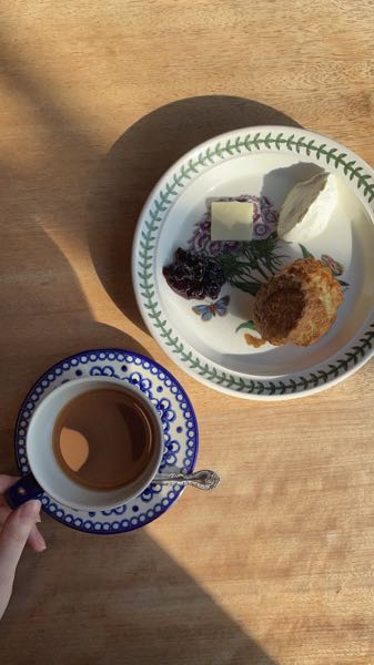 紅茶とスコーン