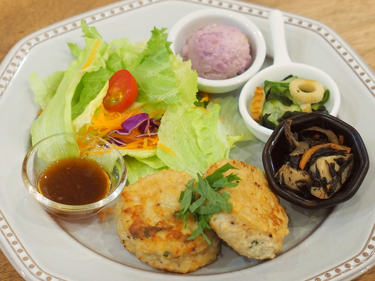 鶏むね肉と豆腐のしそハンバーグ.jpg