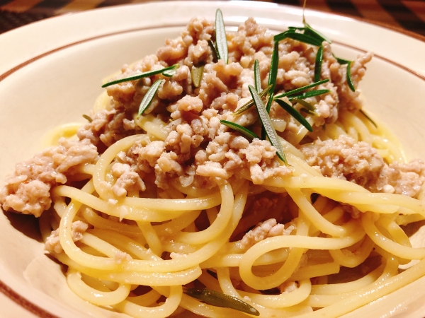 ラ チベッタ ビアンカ 鷄挽肉とローズマリー