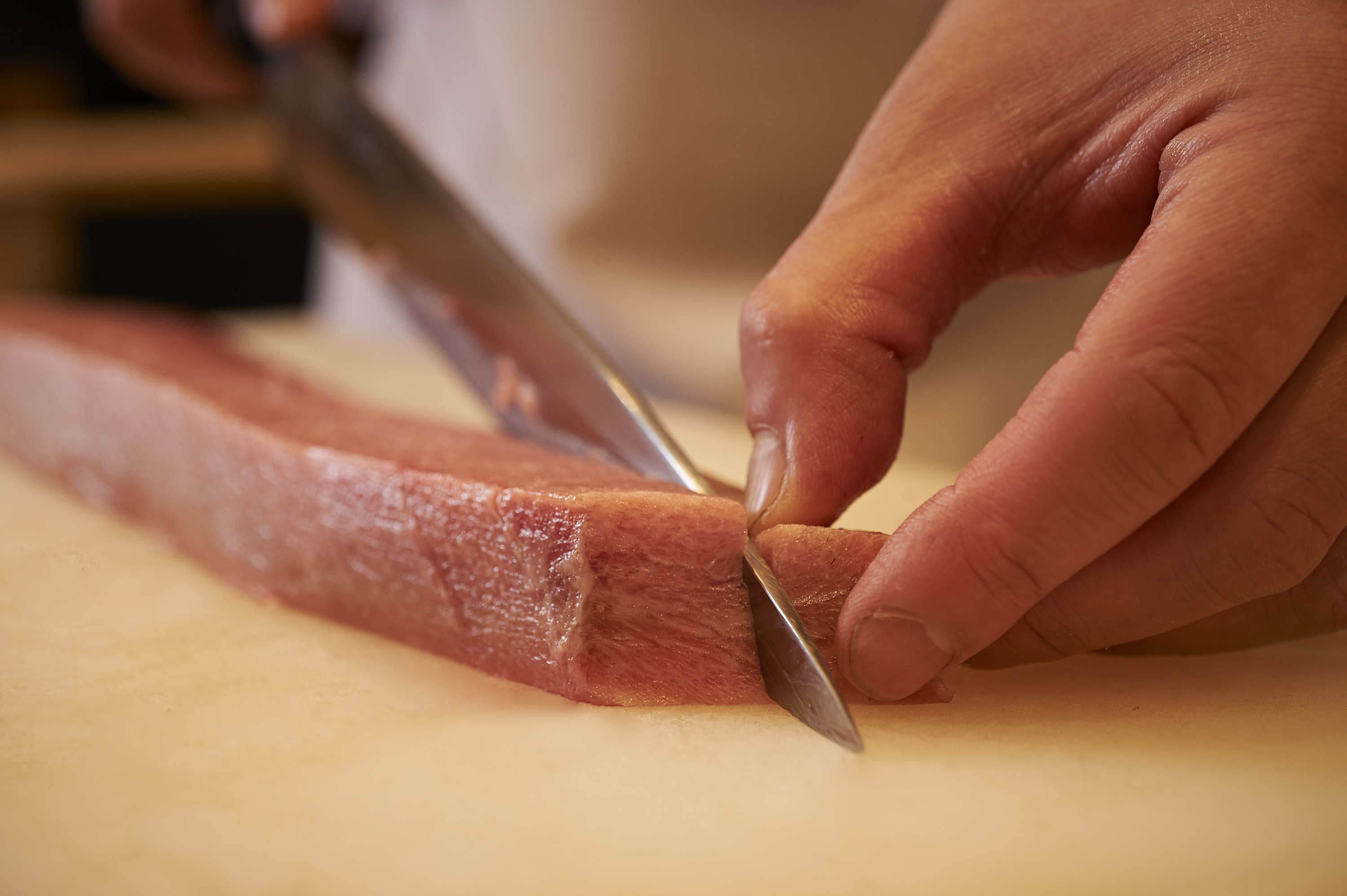 マグロの仕込み